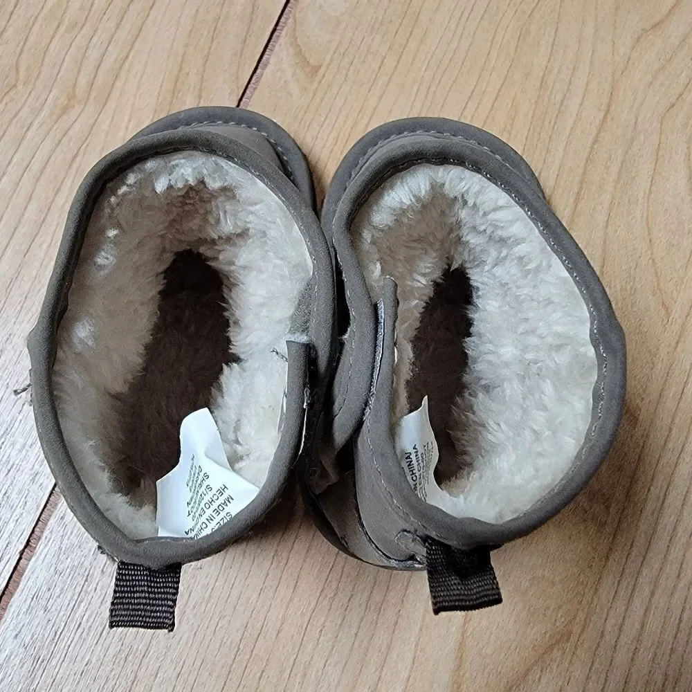 BABY GAP TAUPE SHEARLING BOOTIES